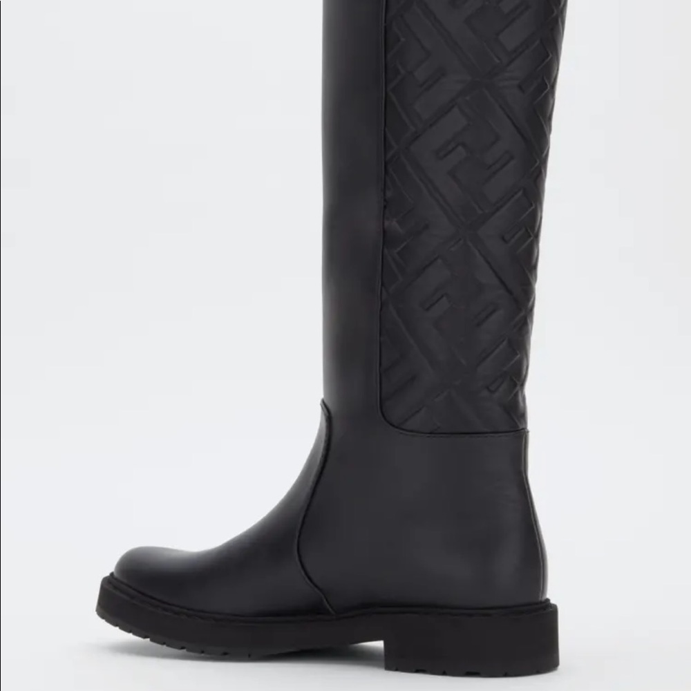 Fendi smooth and FF embossed leather ridding boots.
Black. Size 7